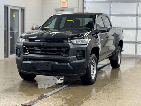 Used 2024 Chevrolet Colorado W/T image 3