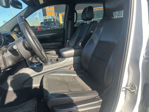 Used 2019 Jeep Grand Cherokee Altitude image 9