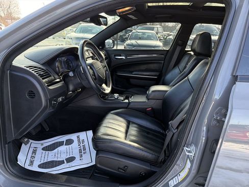 Used 2019 Chrysler 300 S w/ 300S Premium Group image 11