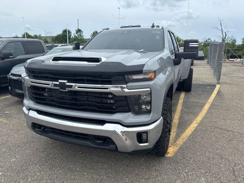 Used 2024 Chevrolet Silverado 3500 LT w/ All Star Edition AWD/4WD image 3