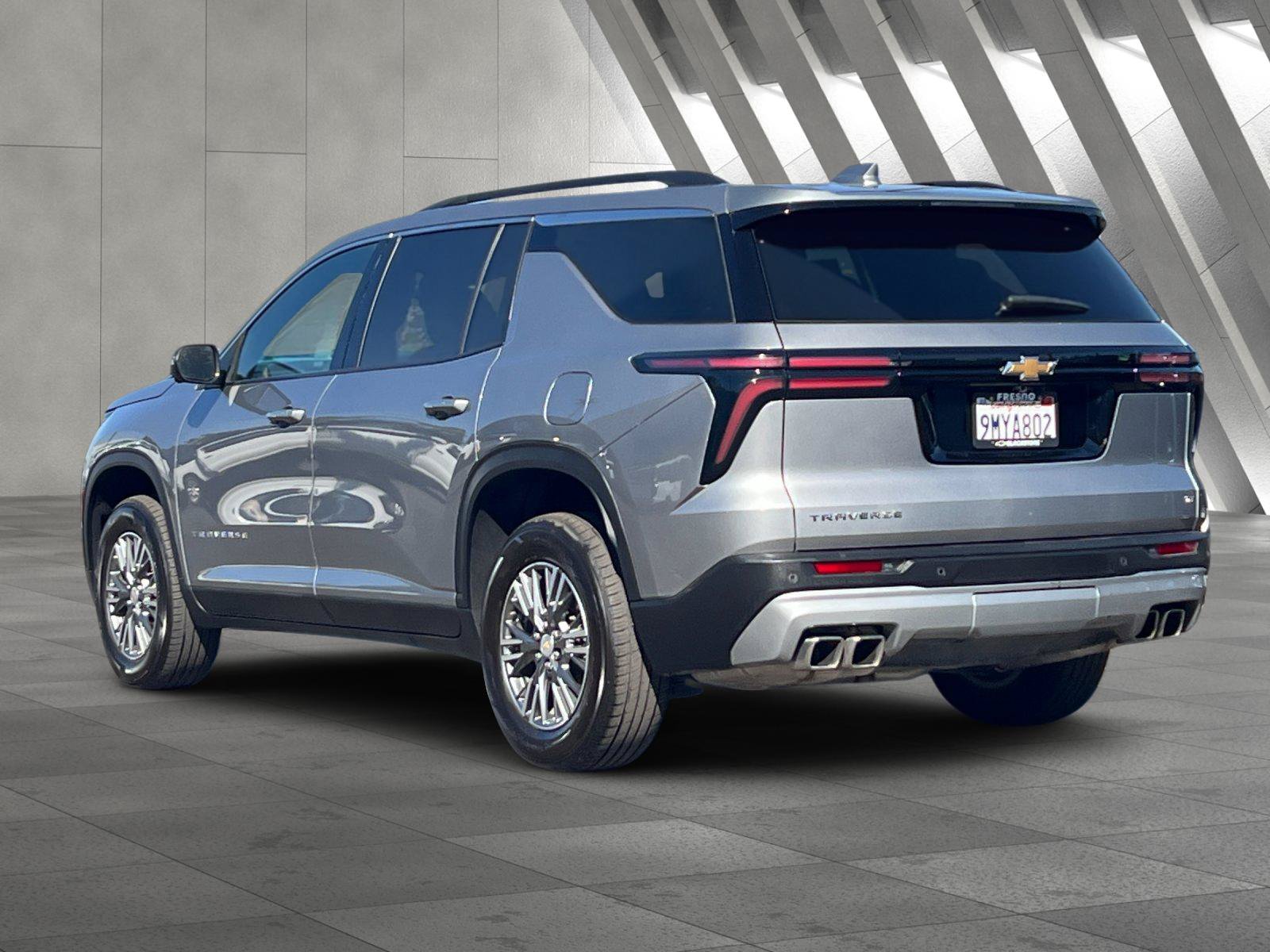 Used 2024 Chevrolet Traverse LT FWD image 6
