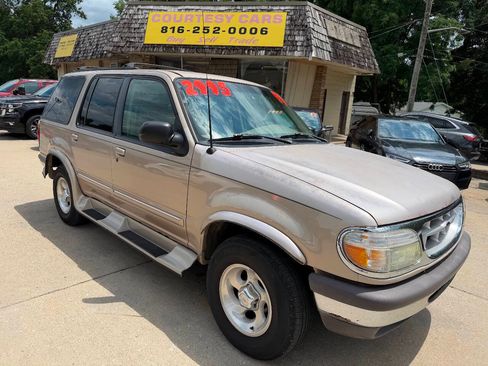 Used 1997 Ford Explorer XLT AWD/4WD image 1