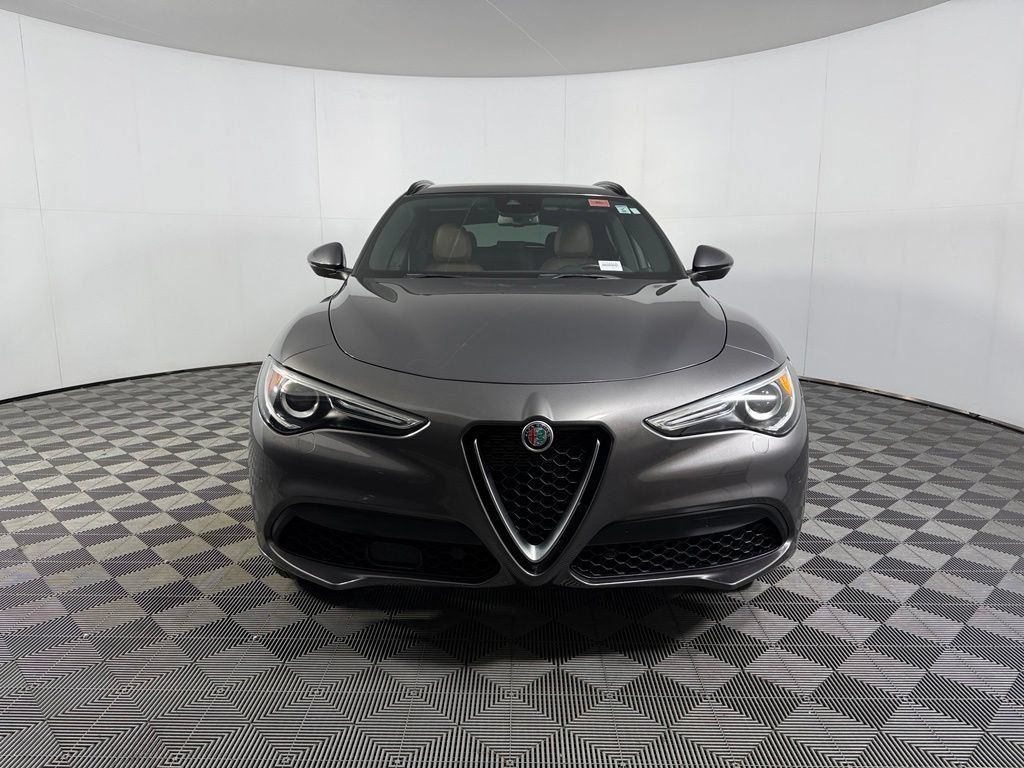 Used 2023 Alfa Romeo Stelvio Ti AWD/4WD image 3