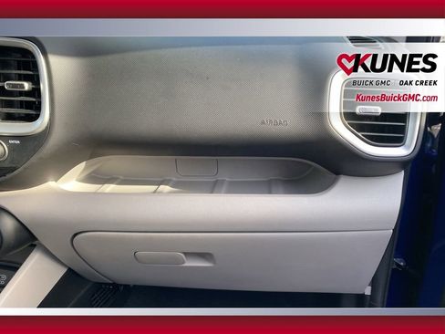 Used 2025 Hyundai Venue SEL image 30