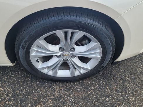 Used 2014 Chevrolet Impala LT w/ Convenience Package image 15