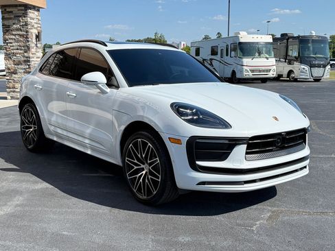 Used 2025 Porsche Macan AWD/4WD image 6