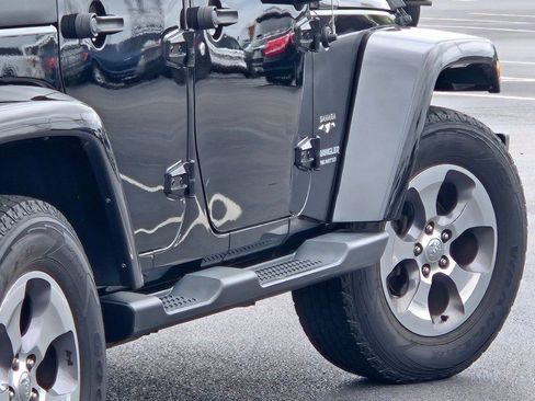 Used 2016 Jeep Wrangler Unlimited Sahara w/ Connectivity Group AWD/4WD image 9