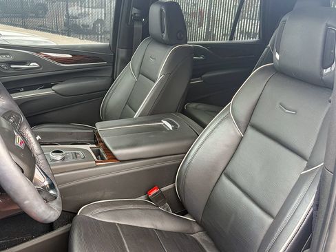 Used 2022 Cadillac Escalade Premium Luxury AWD/4WD image 7