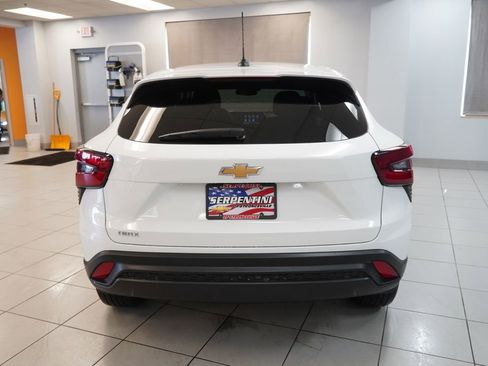 Used 2024 Chevrolet Trax LS w/ LS Convenience Package image 8