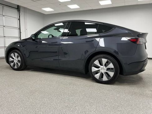 Used 2024 Tesla Model Y 2WD image 7