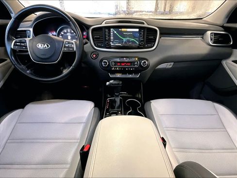 Used 2019 Kia Sorento SX image 22