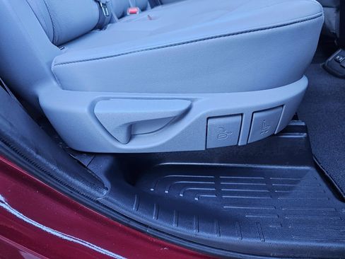 Used 2020 Toyota Highlander Limited image 48