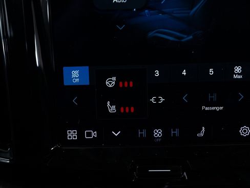 Used 2023 Volvo XC60 B5 Plus image 14