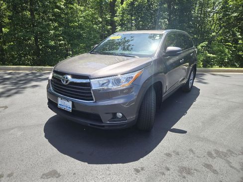 Used 2015 Toyota Highlander XLE AWD/4WD image 4