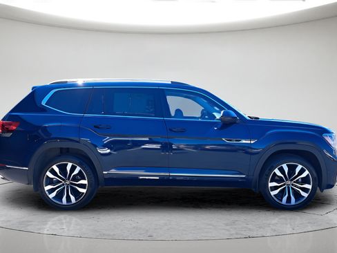 Used 2023 Volkswagen Atlas SEL Premium AWD/4WD image 2