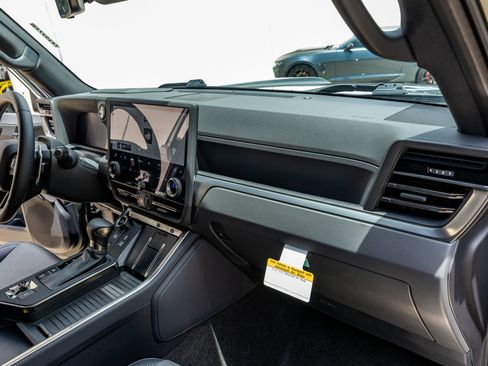 Used 2025 Lexus GX 550 w/ Cold Area Package AWD/4WD image 18