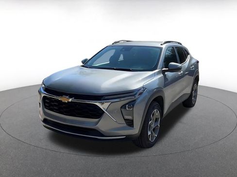 Used 2025 Chevrolet Trax LT image 7