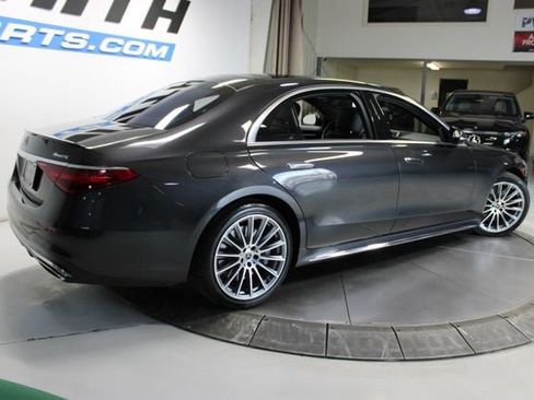 Used 2022 Mercedes-Benz S 500 4MATIC w/ AMG Line Package image 5