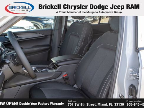 New 2025 Jeep Grand Cherokee Laredo image 15