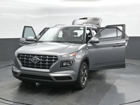 Certified 2023 Hyundai Venue SEL FWD image 48
