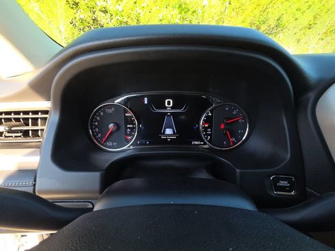 Used 2023 GMC Acadia Denali FWD image 9