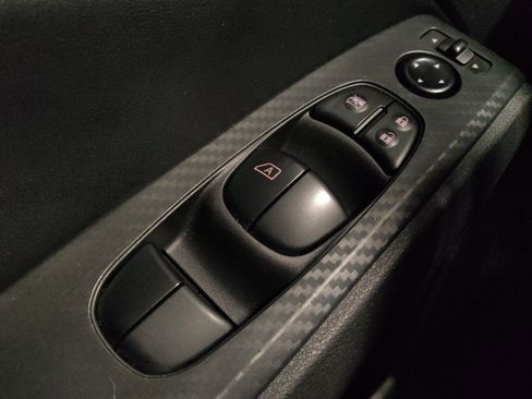 Used 2025 Nissan Altima 2.5 SV FWD image 27