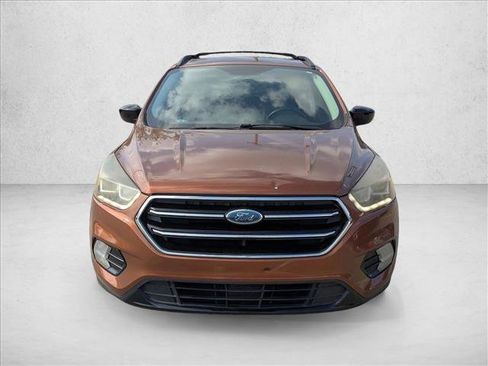 Used 2017 Ford Escape SE w/ SE Sport Appearance Package image 2