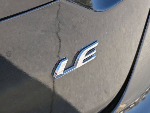 Used 2021 Toyota Corolla LE image 9