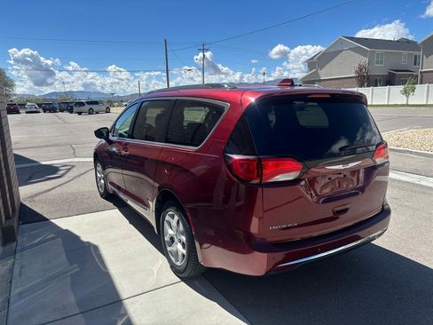 Used 2017 Chrysler Pacifica Touring-L Plus image 4
