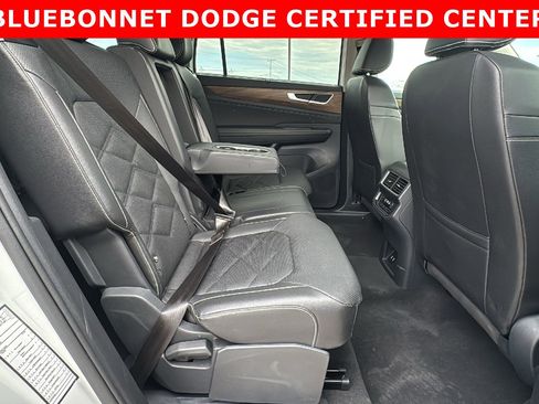 Used 2025 Volkswagen Atlas SE image 25