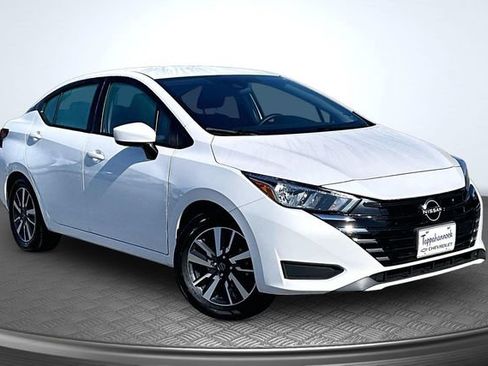 Used 2023 Nissan Versa SV FWD image 3