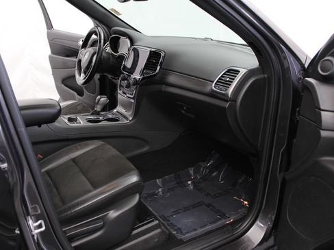 Used 2020 Jeep Grand Cherokee Altitude AWD/4WD image 34
