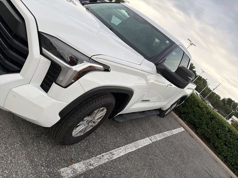 Used 2022 Toyota Tundra SR5 w/ SR5 Premium Package RWD image 8