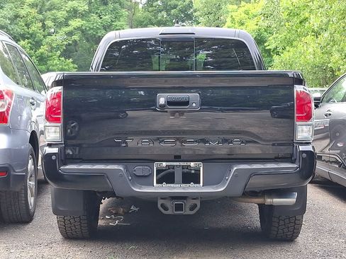 Used 2022 Toyota Tacoma TRD Sport w/ Technology Package AWD/4WD image 6