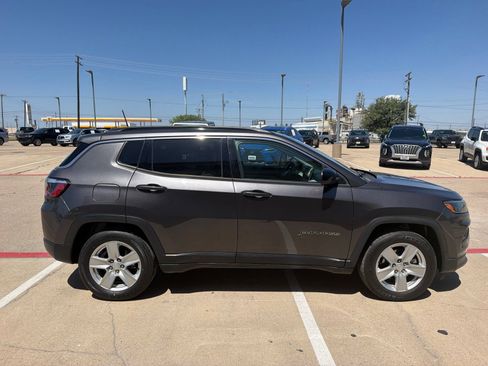 Used 2022 Jeep Compass Latitude FWD image 4