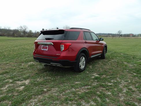 Used 2021 Ford Explorer XLT w/ Equipment Group 202A AWD/4WD image 6