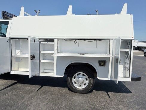 Used 2010 Ford E-350 and Econoline 350 Super Duty RWD image 10