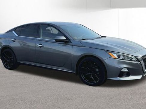 Used 2022 Nissan Altima 2.5 Platinum AWD/4WD image 2