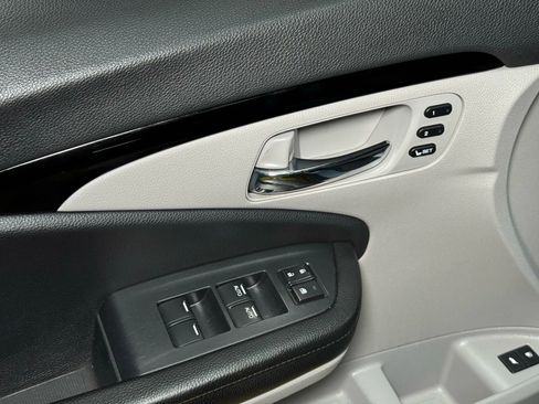 Used 2016 Honda Pilot Touring image 39