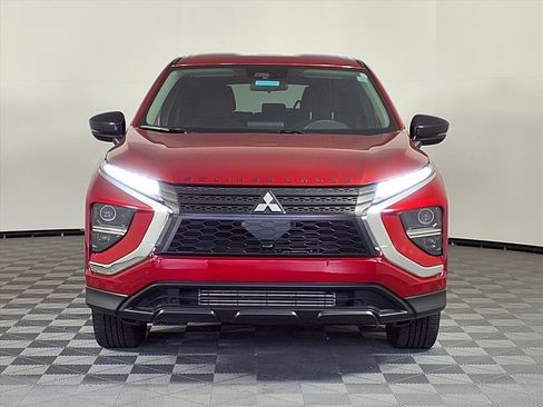 Used 2022 Mitsubishi Eclipse Cross LE image 2
