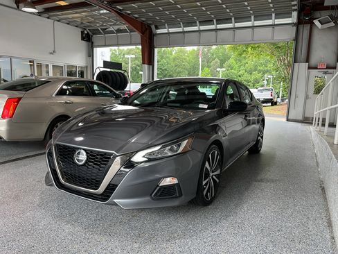 Used 2021 Nissan Altima 2.5 SR FWD image 4