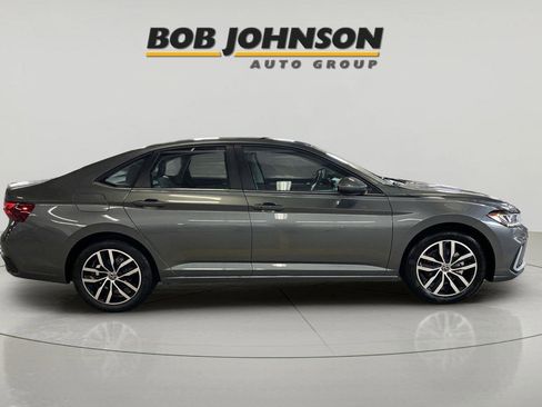 New 2026 Volkswagen Jetta SE FWD image 9