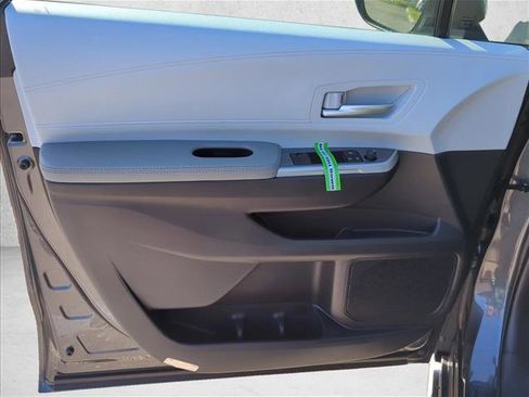 New 2025 Toyota Sienna XLE image 10