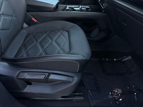 Used 2024 Volkswagen Atlas SE image 31