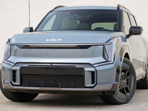 Used 2024 Kia EV9 GT-Line AWD/4WD image 3