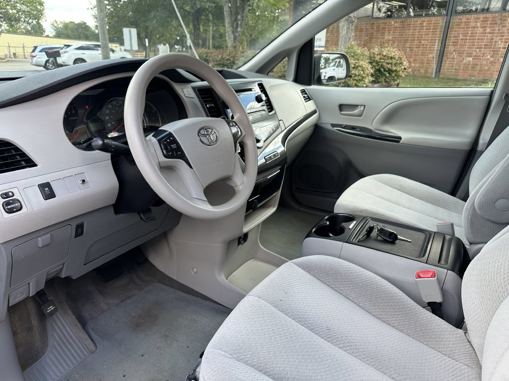 Used 2014 Toyota Sienna LE FWD image 14