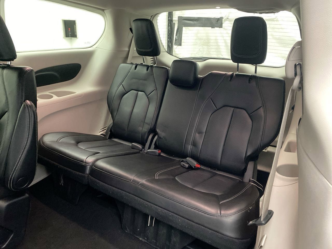 Used 2023 Chrysler Pacifica Touring-L FWD image 24