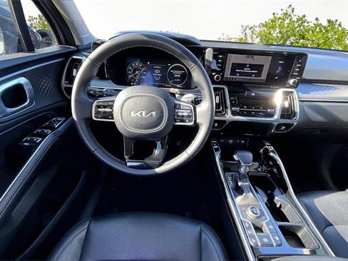 Used 2023 Kia Sorento SX image 5