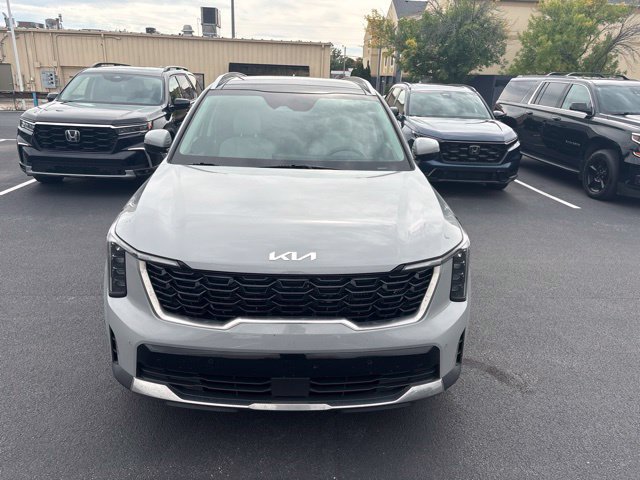 Used 2025 Kia Sorento EX w/ Panoramic Sunroof Package FWD image 2