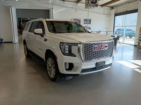 Used 2024 GMC Yukon XL Denali w/ Advanced Technology Package AWD/4WD image 12